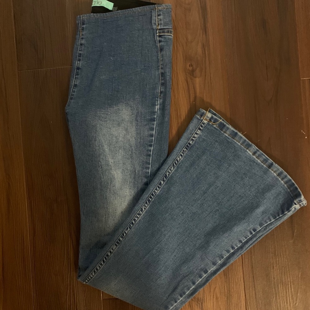 flare Karlie Jeans. Size medium fits size 27
